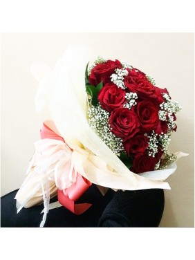 Elegant 12 Roses Bouquet