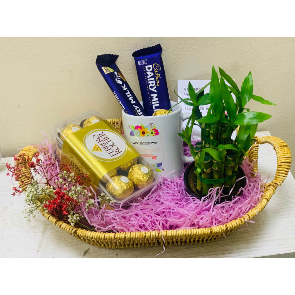 women-day-gift-dubai-sharjah-ajman-1000x1000 Sweet Woman's Day Hamper - Image 1